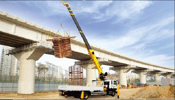 Cẩu tự hành soosan 5 tấn - model scs 523