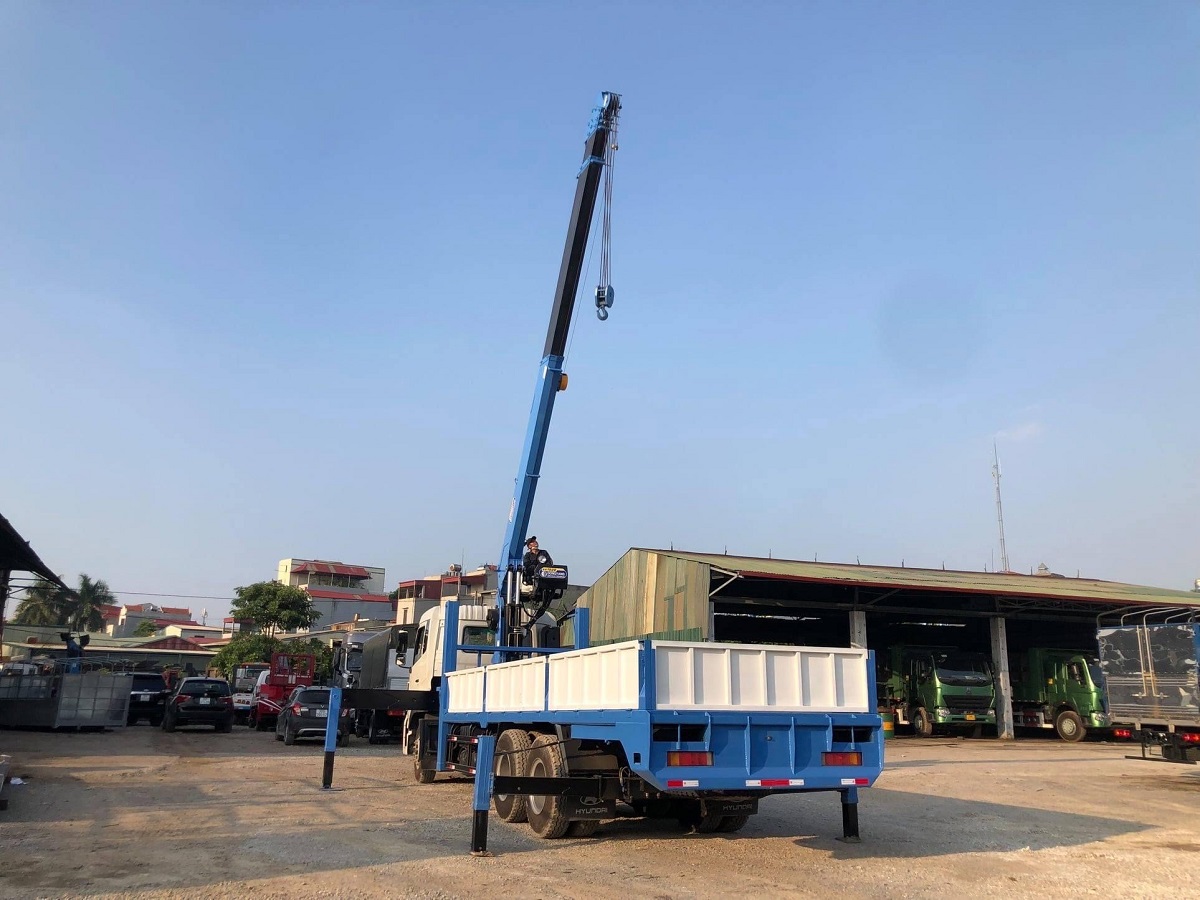 xe cẩu tự hành 7 tấn