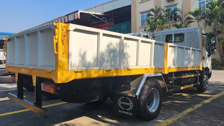 HINO 300 2 Tấn Rưỡi thùng lửng