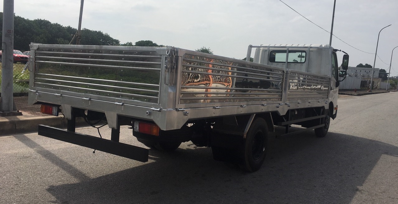 XE HINO 5 TẤN THÙNG LỬNG