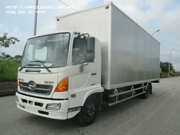 Xe  Hino 6,4 tấn chở pallet cấu kiện điện tử