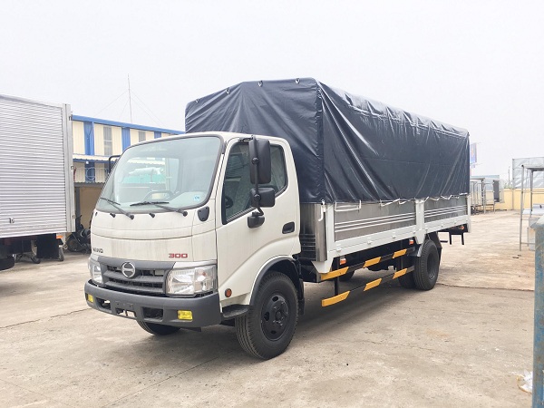 Xe tải hino 3,5 tấn thùng mui bạt 5,7m