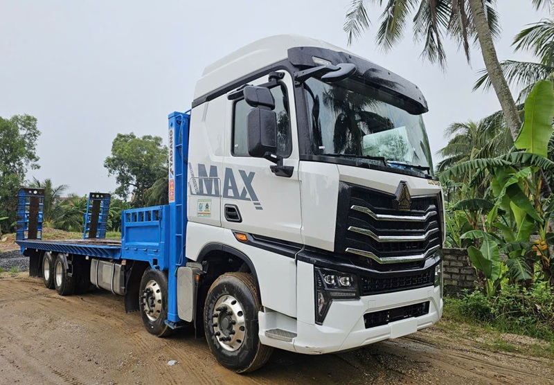 XE NÂNG ĐẦU CHỞ MÁY HOWO 4 CHÂN EURO 5