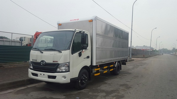 Xe tải hino 3,5 tấn thùng kín - xzu720