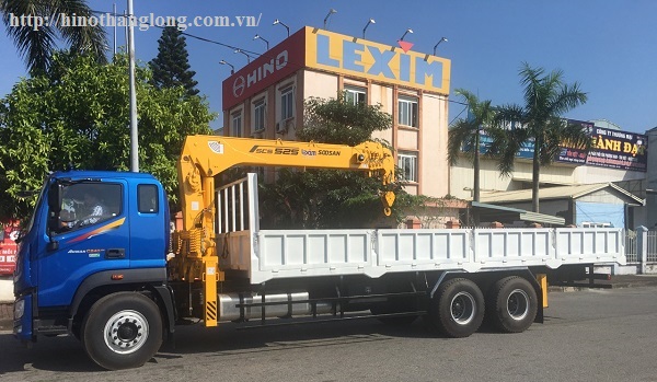 Auman 3 chân C240E4 lắp cẩu 5 tấn Soosan